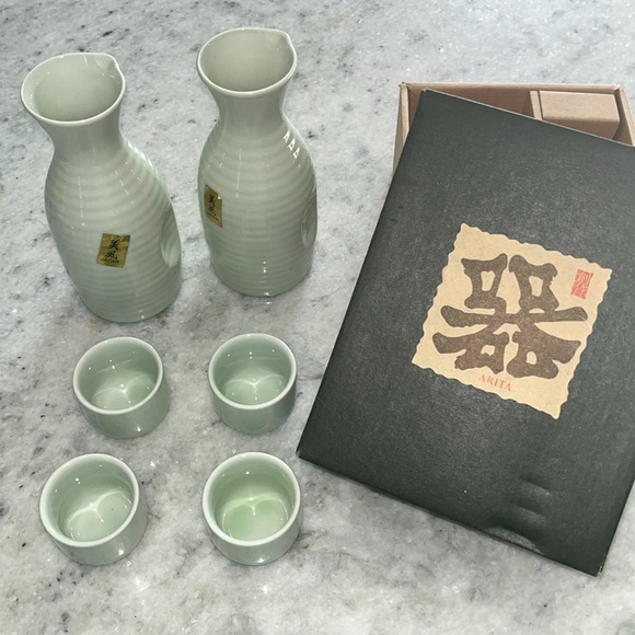 Two sake sets, vessel, and glasses - Picture 2 of 7